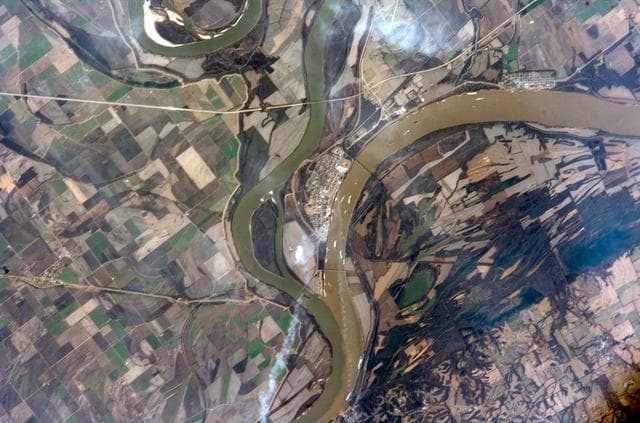 NASA image: iss012e15035