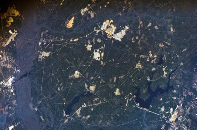NASA image: iss012e16633