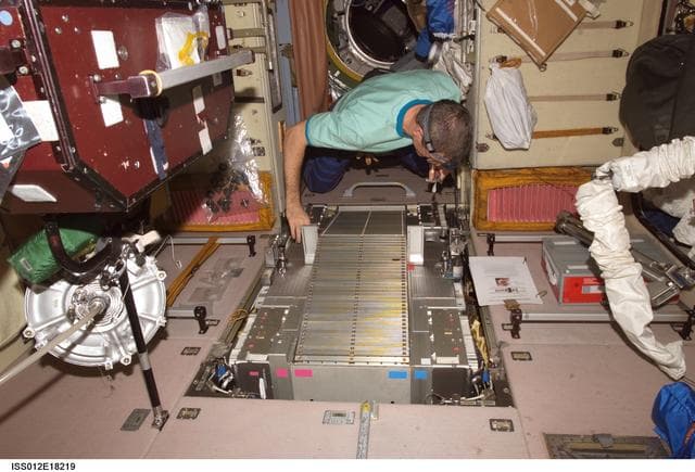 NASA image: TVIS belt inspection on Expedition 12