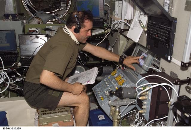NASA image: Vinogradov practices docking procedures of the Progress 21 in the SM during Expedition 13