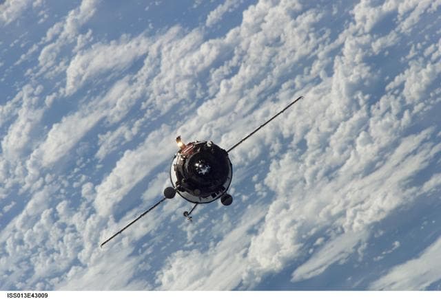 NASA image: Progress 22P approaches the ISS during Expedition 13