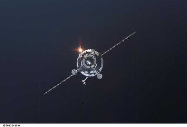 NASA image: Progress 22P approaches the ISS during Expedition 13