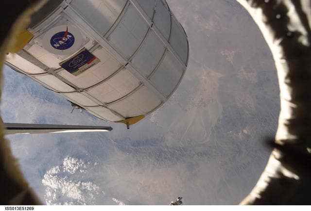 NASA image: Transfer of the MPLM Leonardo from the ISS to the Orbiter Discovery Payload Bay