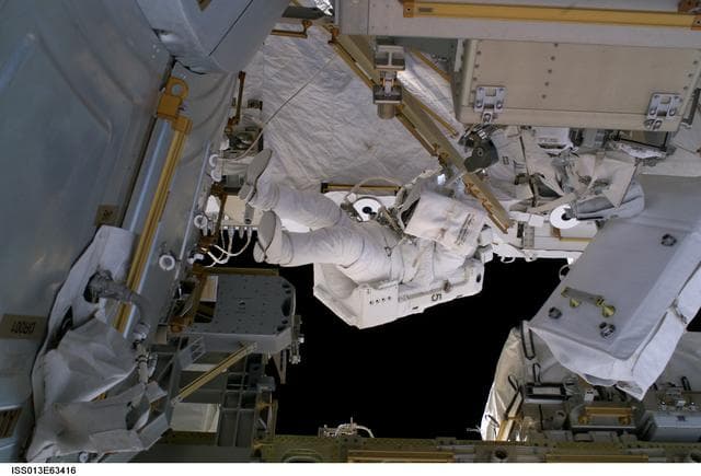 NASA image: Reiter during EVA 5 on Expedition 13