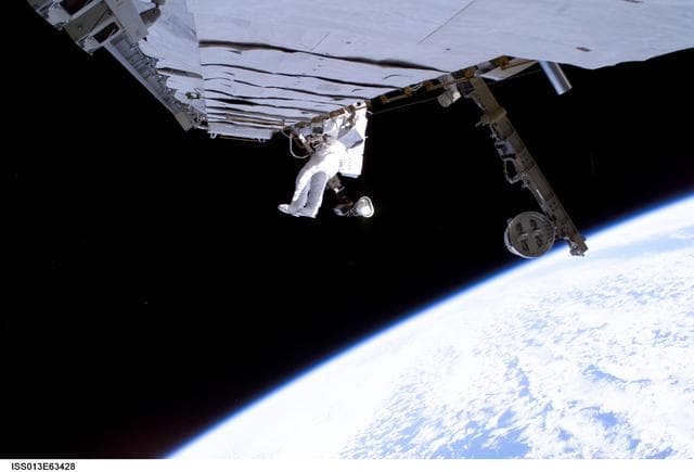NASA image: Reiter during EVA 5 on Expedition 13