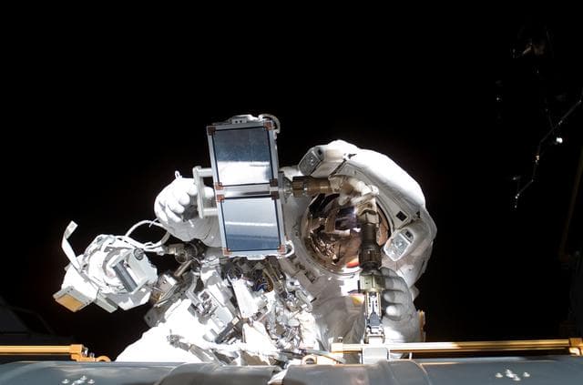 NASA image: Reiter during EVA 5 on Expedition 13