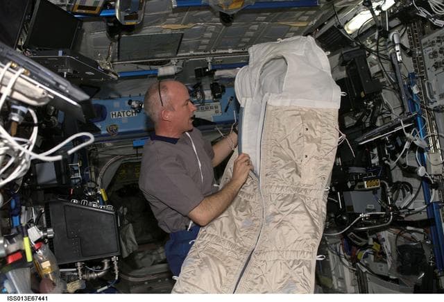 NASA image: Williams communicates with the boys and girls at Middle Tennessee Nashville School during Expedition 13