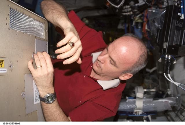 NASA image: Williams performs IFM during Expedition 13