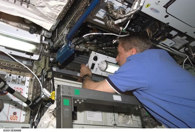 NASA image: Reiter works on LHA in the U.S. Laboratory during Expedition 13