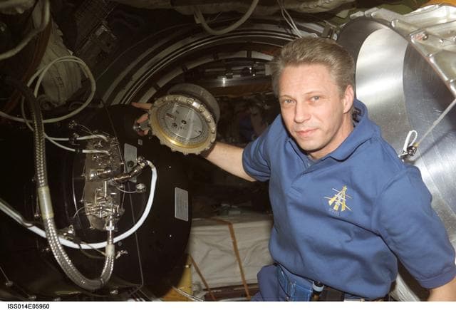 NASA image: Reiter in Zvezda with Plasmakristal Telesciene Apparatus
