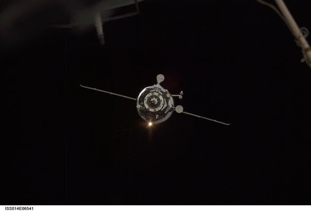 NASA image: Progress 23 supply vehicle approach