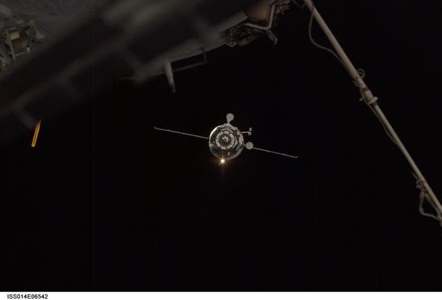 NASA image: Progress 23 supply vehicle approach