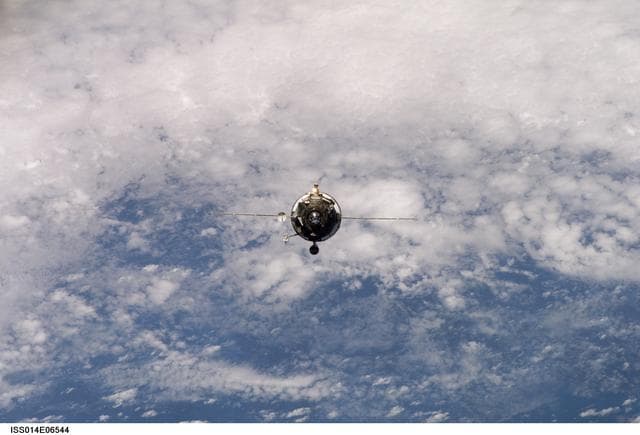 NASA image: Progress 23 supply vehicle approach