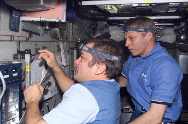 NASA image: Tyurin and Reiter in the Zvezda Module