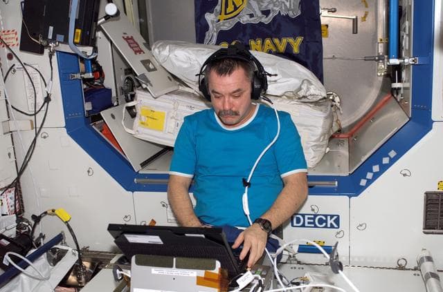 NASA image: Tyurin with TRAC experiment in Destiny laboratory