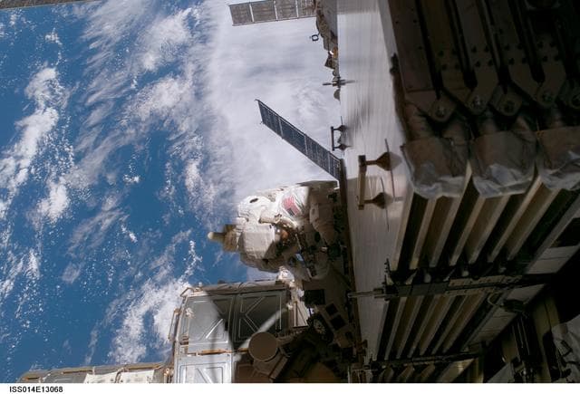 NASA image: iss014e13068