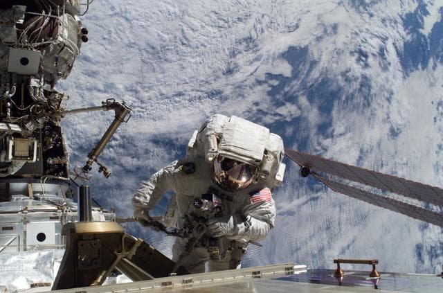 NASA image: iss014e13301