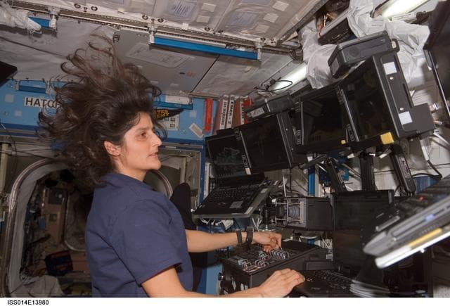 NASA image: Williams with SSRMS controls in Destiny laboratory