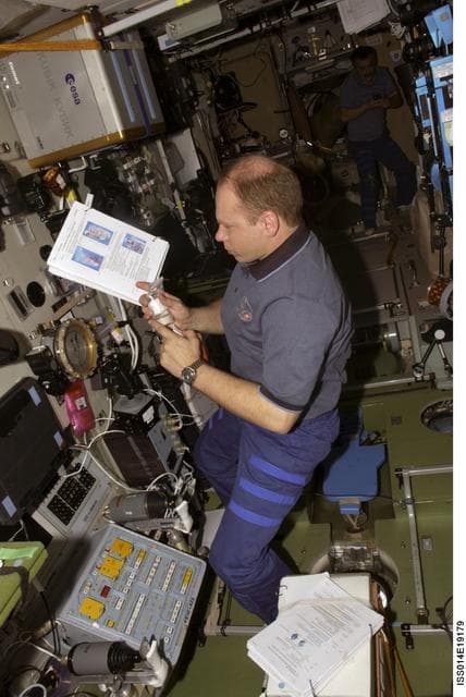 NASA image: Kotov with  Cryogem-03 refrigerator in the Zvezda Service module