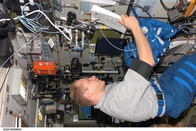NASA image: Kotov collects data for the Cardiocog-2 Experiment in the SM during Expedition 15