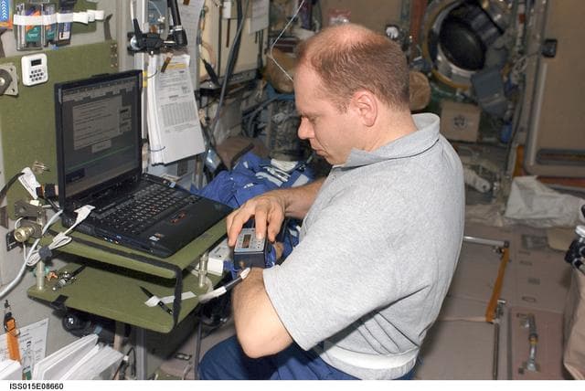 NASA image: Kotov collects data for the Cardiocog-2 Experiment in the SM during Expedition 15