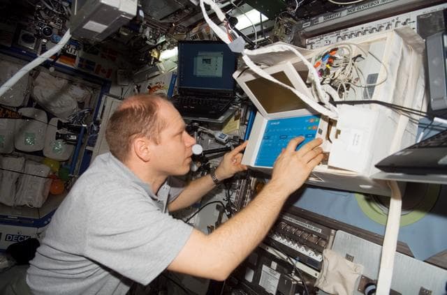 NASA image: Kotov during the PFE-OUM Experiment in the US Lab during Expedition 15