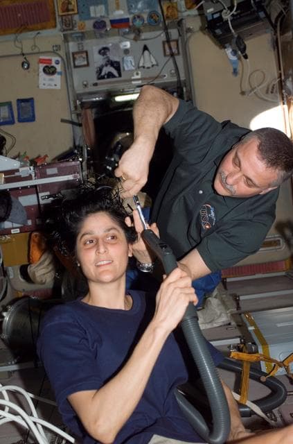 NASA image: Williams receives a haircut from Yurchikhin in the SM during Expedition 15