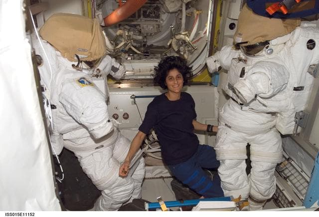 NASA image: Williams poses for a photo in the A/L during Expedition 15