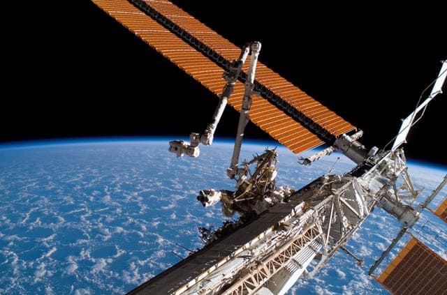 NASA image: Canadarm2, P3, P4, and P5 Trusses during STS-118 EVA 1