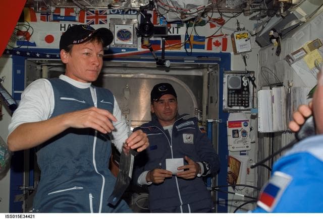 View of Expedition 16 CDR Whitson and FE Malenchenko in the US Lab