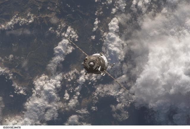 NASA image: View of the Soyuz TMA-11 on approach to the ISS