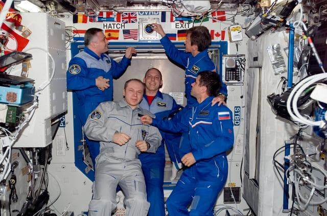 NASA image: Expedition 15/Expedition 16 Crewmembers pose for a photo