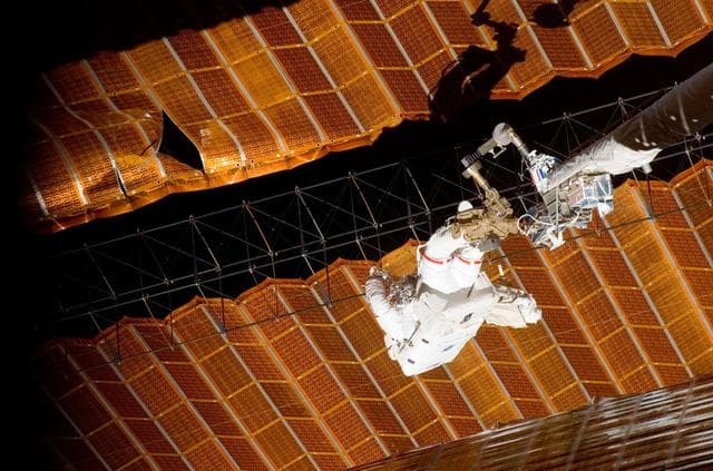 NASA image: Parazynski during Expedition 16/STS-120 EVA 4