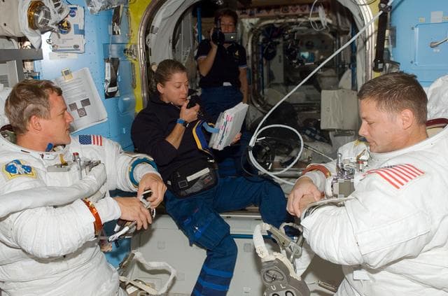 Parazynski and Wheelock in the A/L following EVA 4