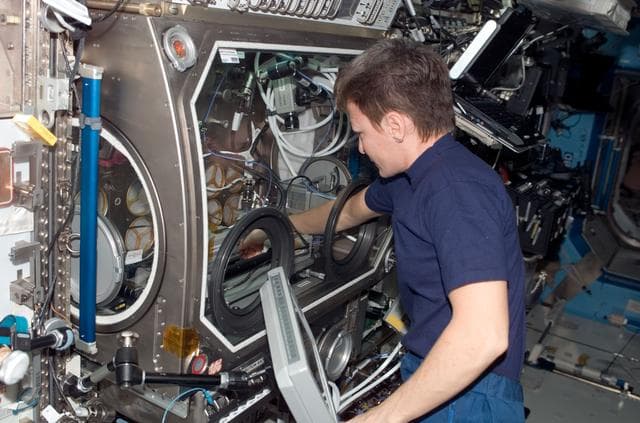 NASA image: Whitson works with InSPACE-2 in the MSG in the US Lab