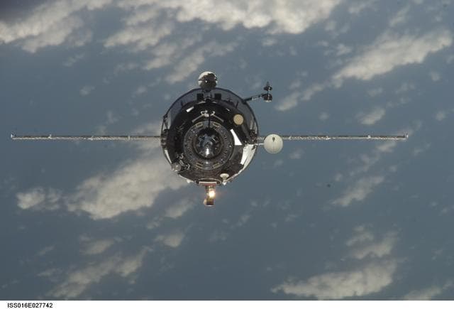 NASA image: Progress 28 supply vehicle approach