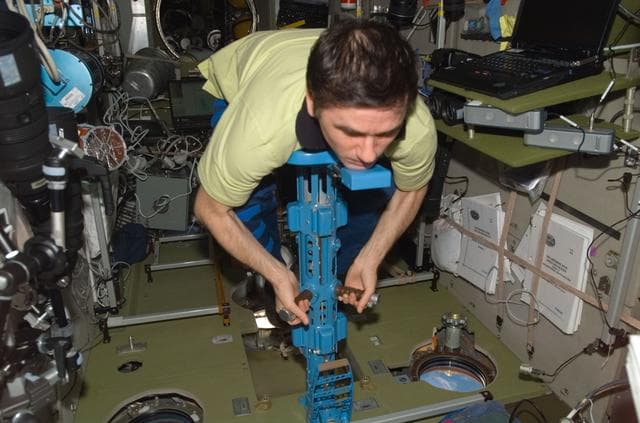 NASA image: Malenchenko uses BMMD in SM