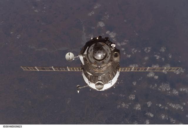 NASA image: Soyuz TMA-12 on approach to the ISS
