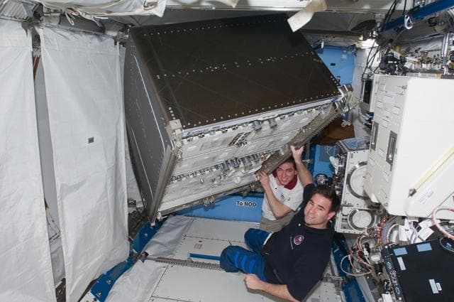 NASA image: Expedition 17 Expedite the Processing of Experiments to Space Station (EXPRESS) Rack 5 Relocation