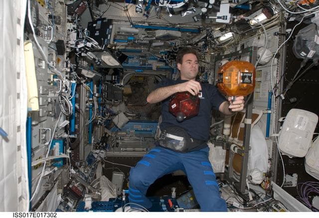 NASA image: Chamitoff performs a 3.5 hour run with the SPHERES Payload in the U.S. Laboratory during Expedition 17