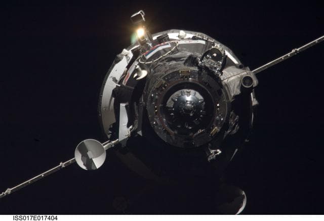 NASA image: Progress M-65 (30P) arrives