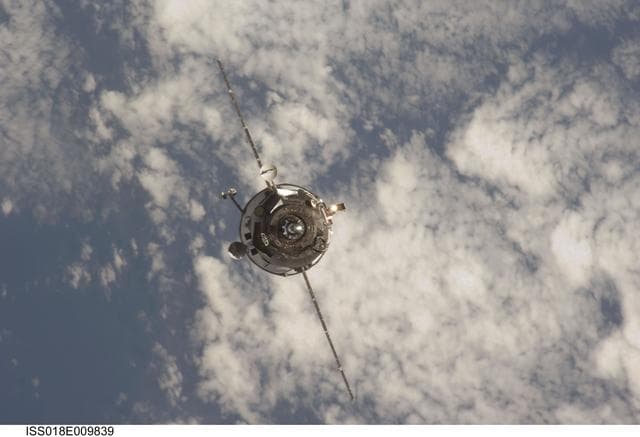NASA image: ISS Expedition 18 Progress 31P Approach