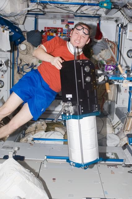 NASA image: Cylinder Flywheel Launch Restraint troubleshooting for ARED
