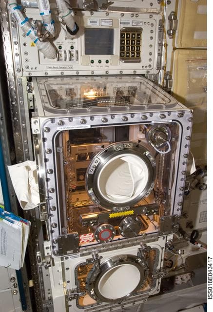 NASA image: CB Operations Chamber (OC) during DomeGene sample removal