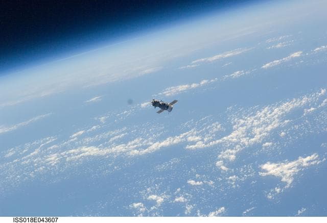 NASA image: Soyuz TMA-14 Approach