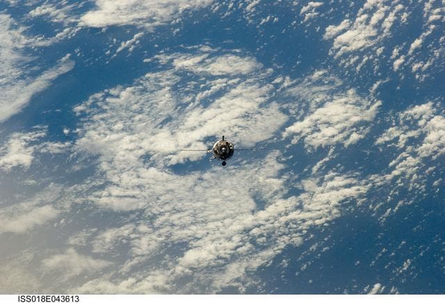 NASA image: Soyuz TMA-14 Approach