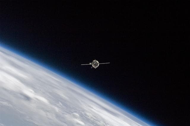 NASA image: Soyuz TMA-14 Approach