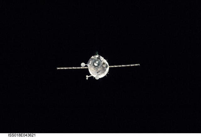 NASA image: Soyuz TMA-14 Approach