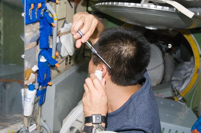 NASA image: Wakata haircut in the Service Module (SM)