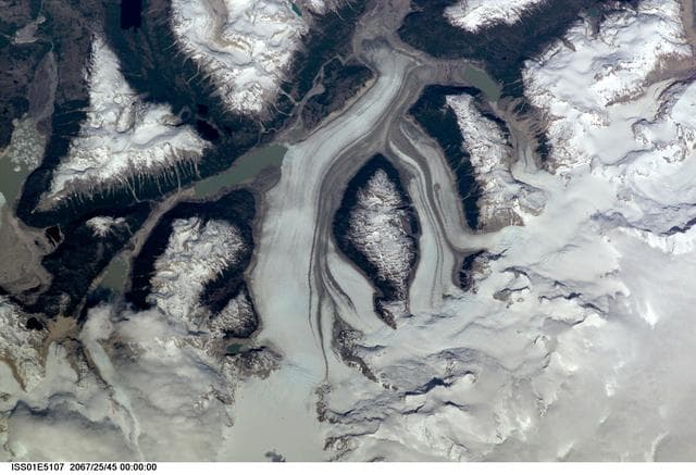 NASA image: iss01e5107